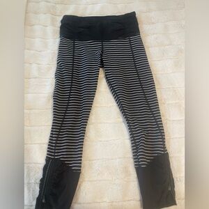 Lululemon Runday crop leggings size six stripe rare zipper leg great condition